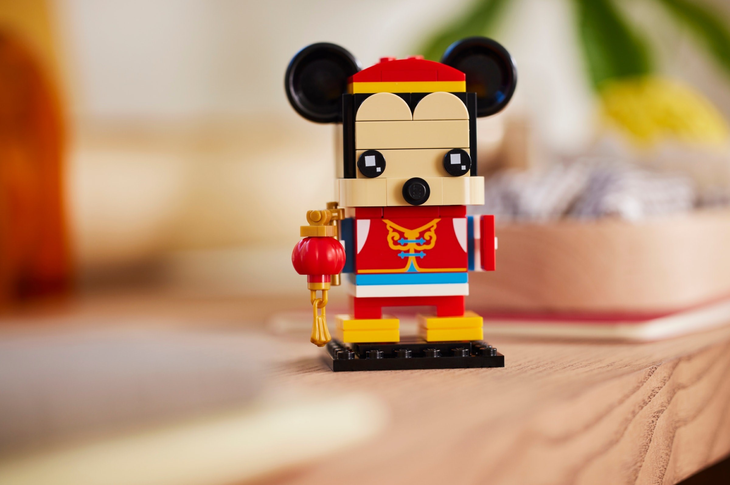 Zdjęcie galerii dla zestawu LEGO BrickHeadz 40673 Myszka Miki w stroju na wiosenny festiwal