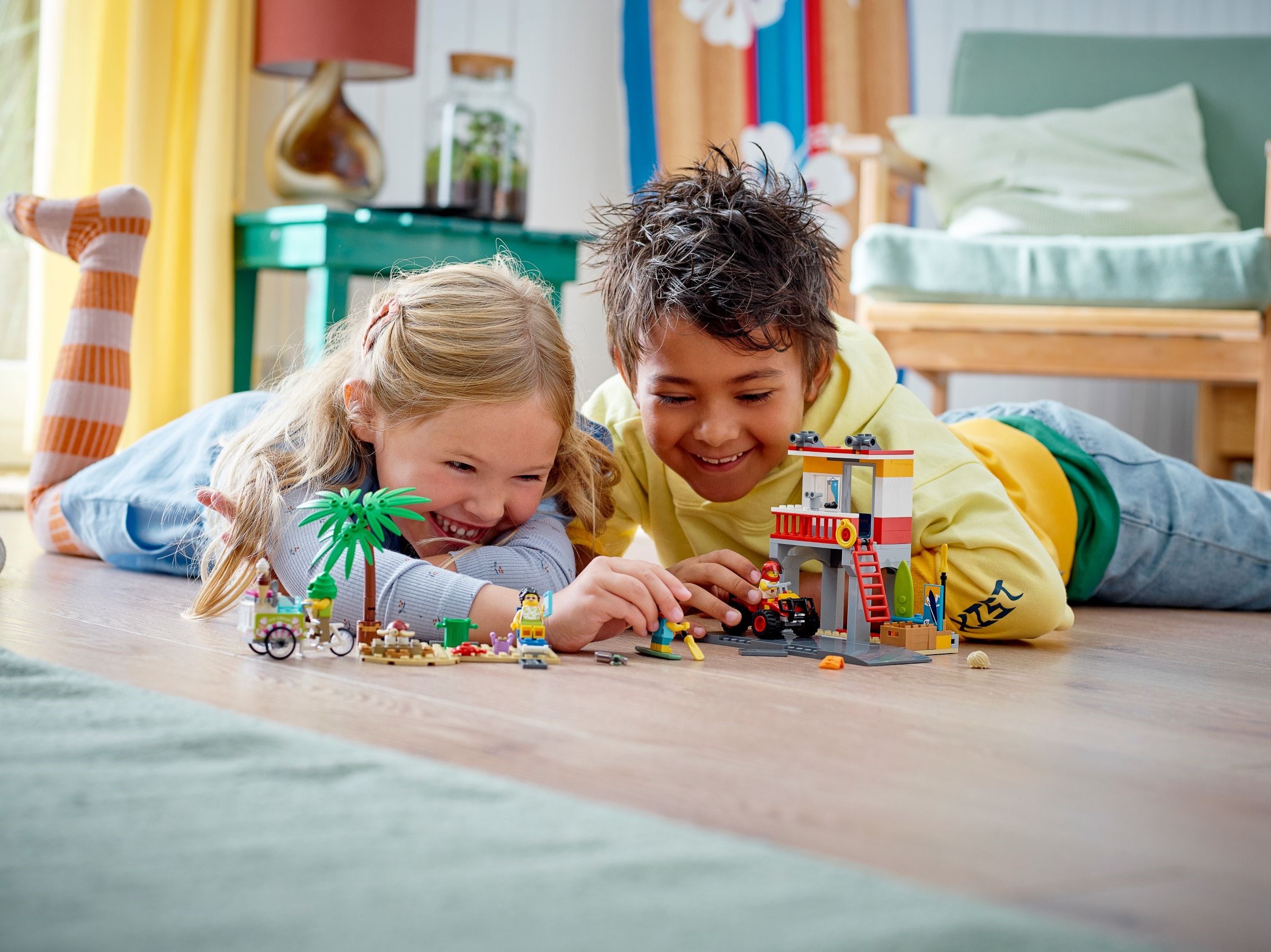 Zdjęcie galerii dla zestawu LEGO City 60328 Stanowisko ratownicze na plaży wakacje plaża morze ratownik