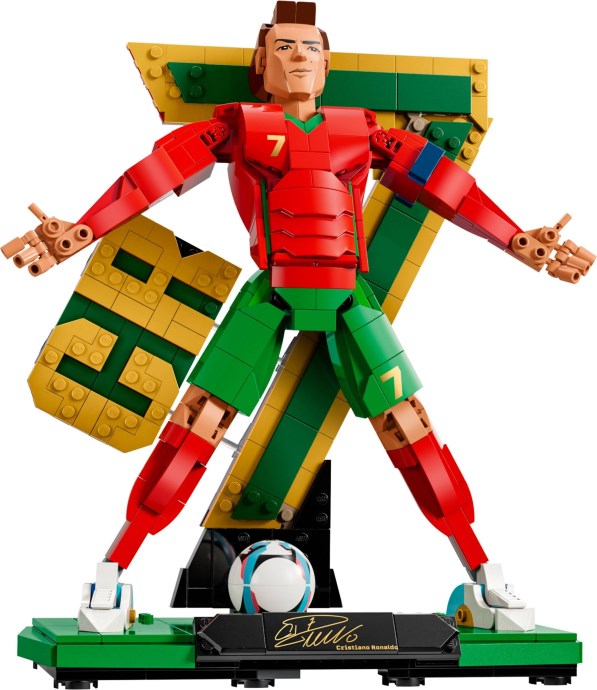 Zdjęcie galerii dla zestawu CRISTIANO RONALDO PIŁKARSKA LEGENDA LEGO EDITIONS 43016 PREZENT DLA DZIECKA